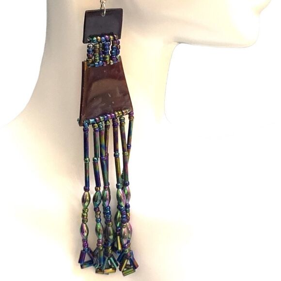 Vintage artisan faux tortoise and glass peacock bead shoulder duster earrings - Picture 4 of 6